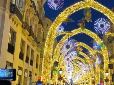 El papel del acero en el alumbrado navideño de Málaga